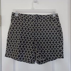 Elle, size 6 black/white shorts